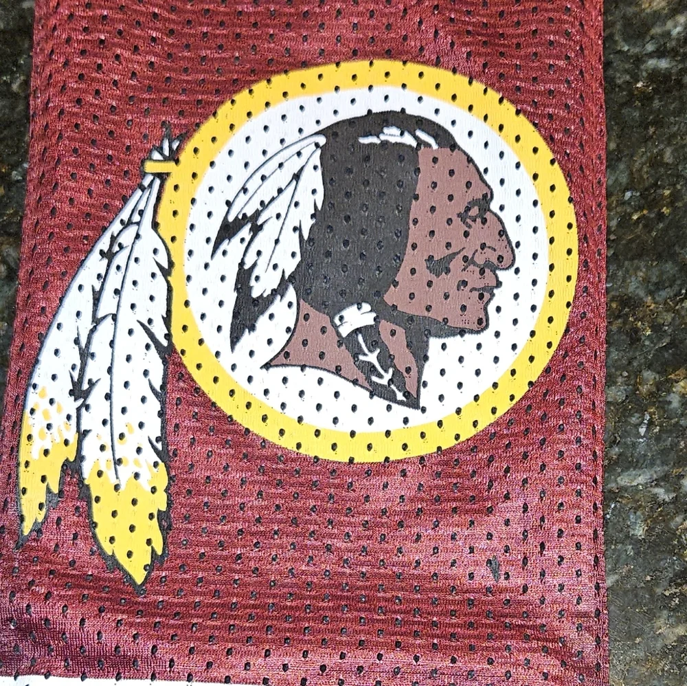 RETIRED - Washington Redskins Football Team Scarf. Official NFL Product.